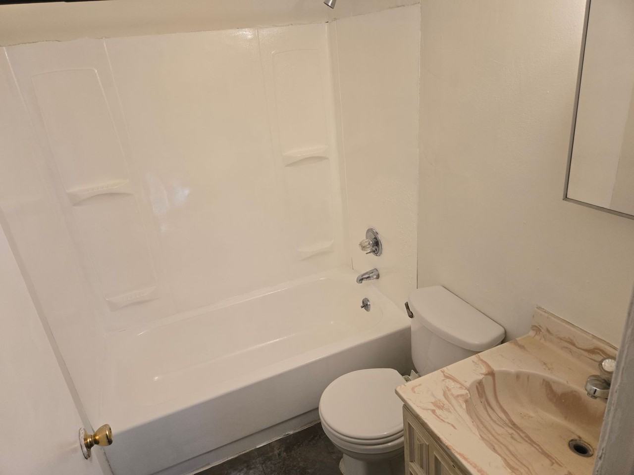 822 Anchorage St - Photo 2 of 8