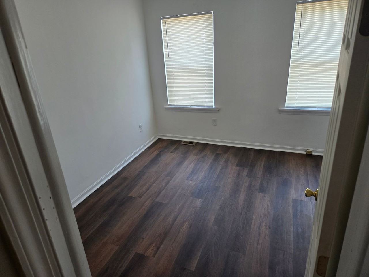 822 Anchorage St - Photo 4 of 8