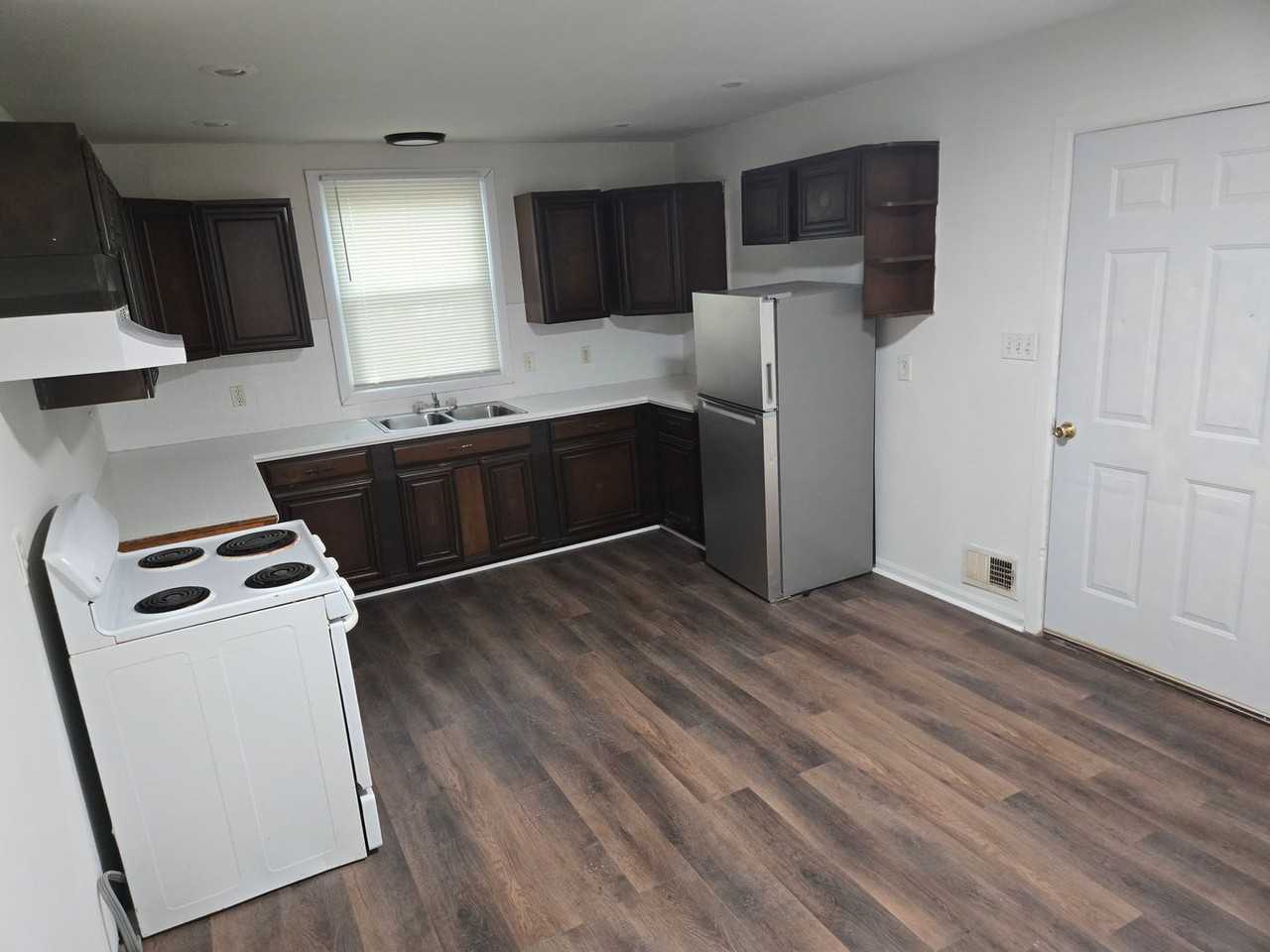 822 Anchorage St - Photo 6 of 8