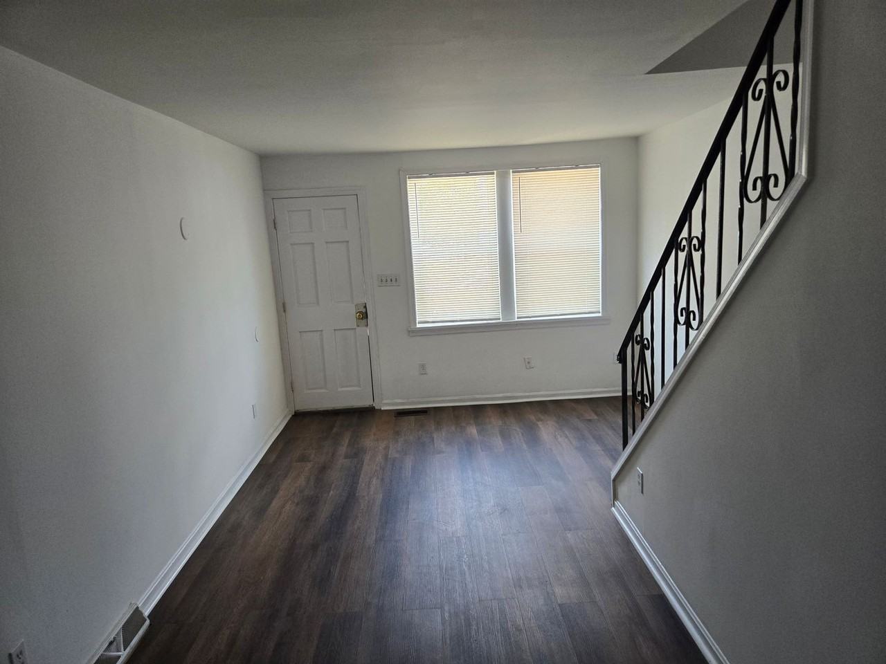822 Anchorage St - Photo 7 of 8