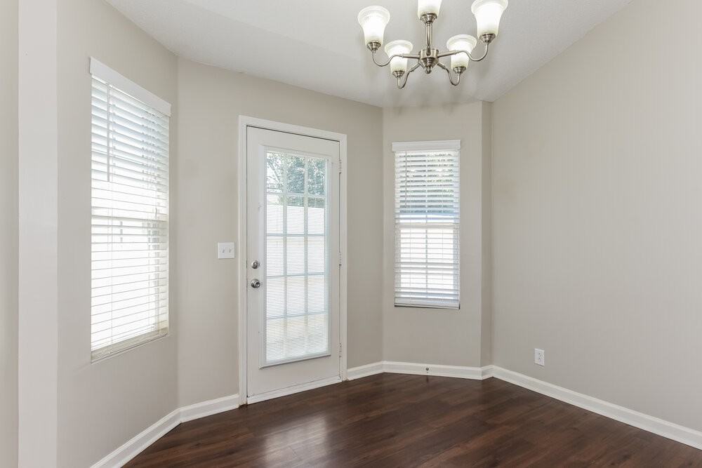 1443 Rochester Dr - Photo 5 of 16