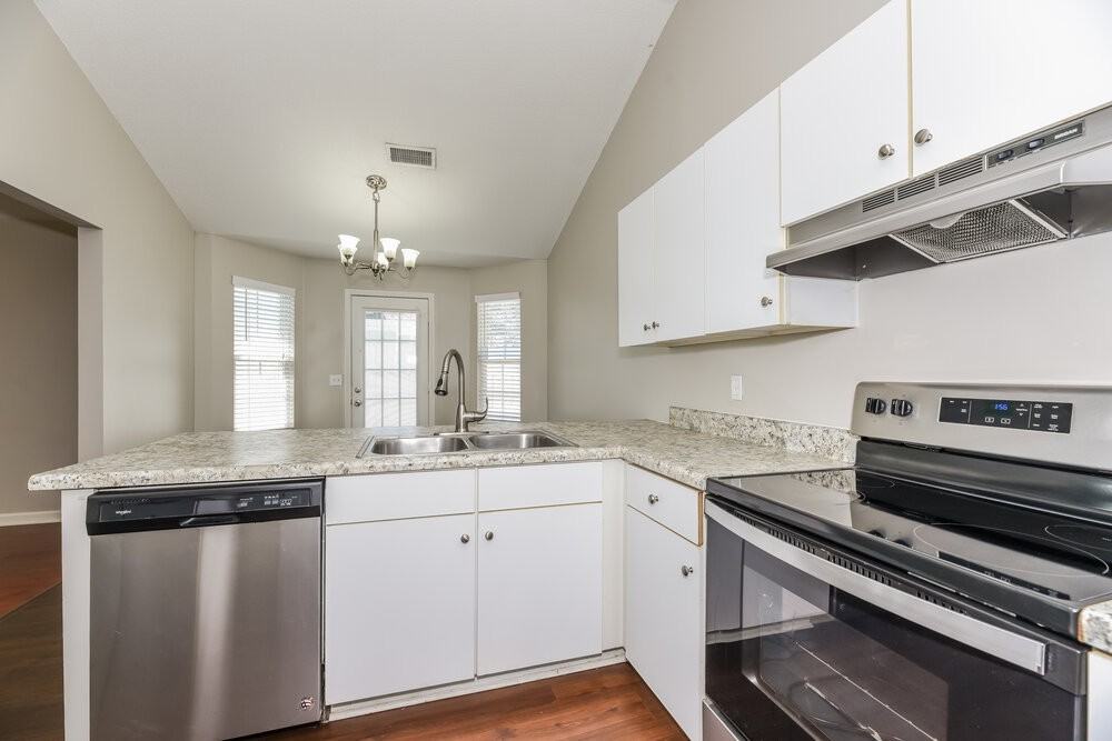 1443 Rochester Dr - Photo 6 of 16