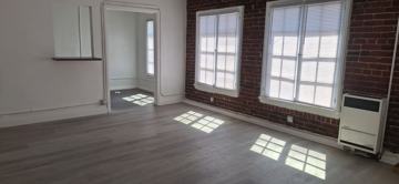 featured image of 304 S Manhattan Pl