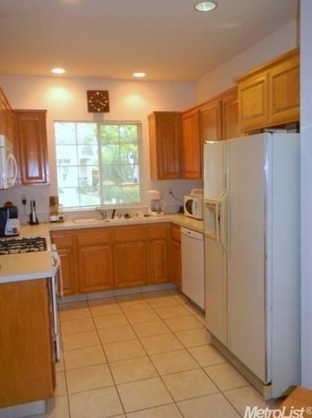 3032 Crestwood Way - Photo 3 of 7