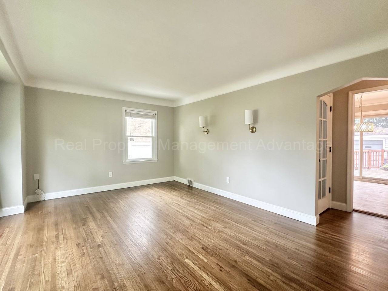 1914 N Wilson Ave - Photo 3 of 32