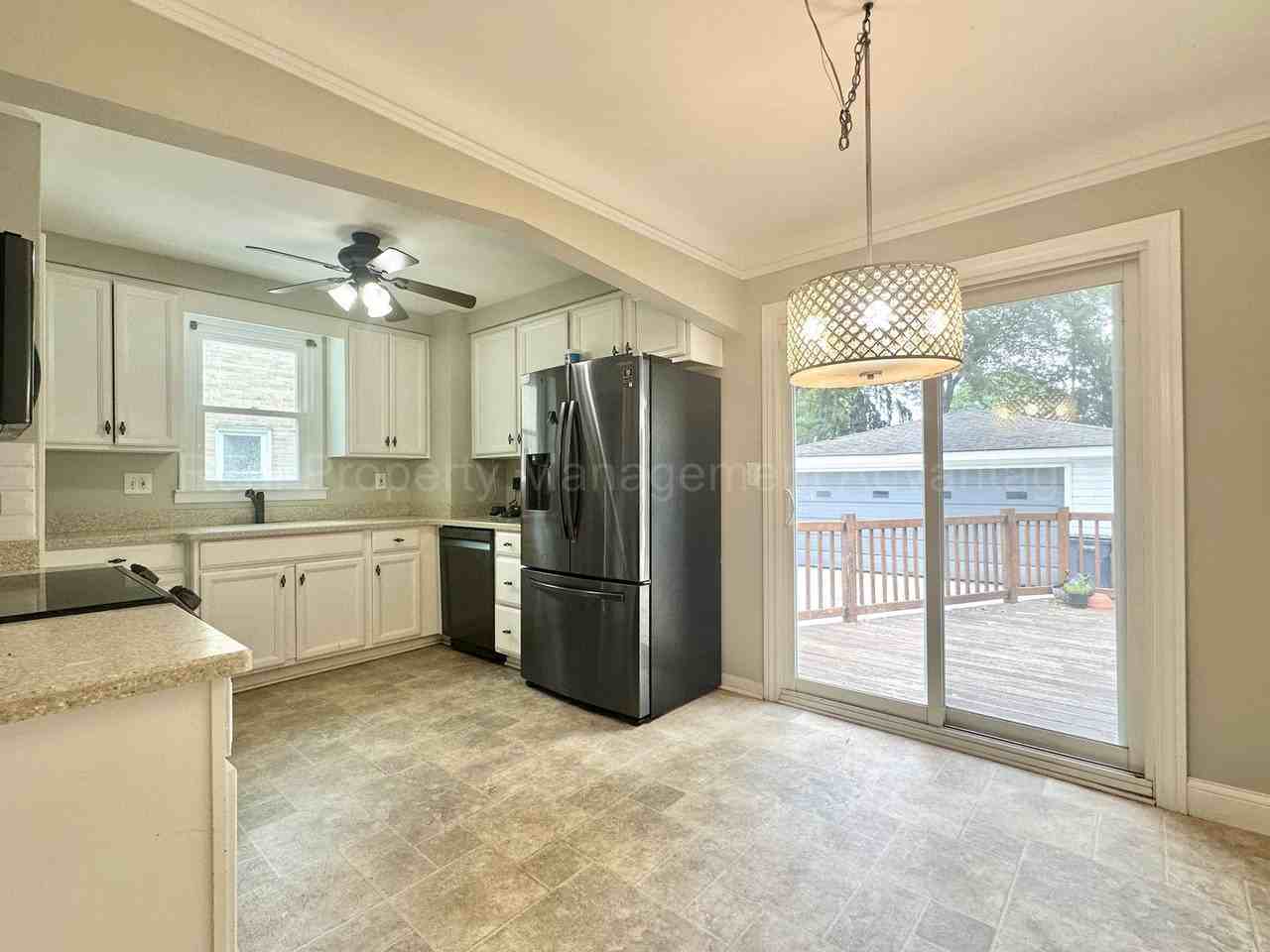 1914 N Wilson Ave - Photo 5 of 32