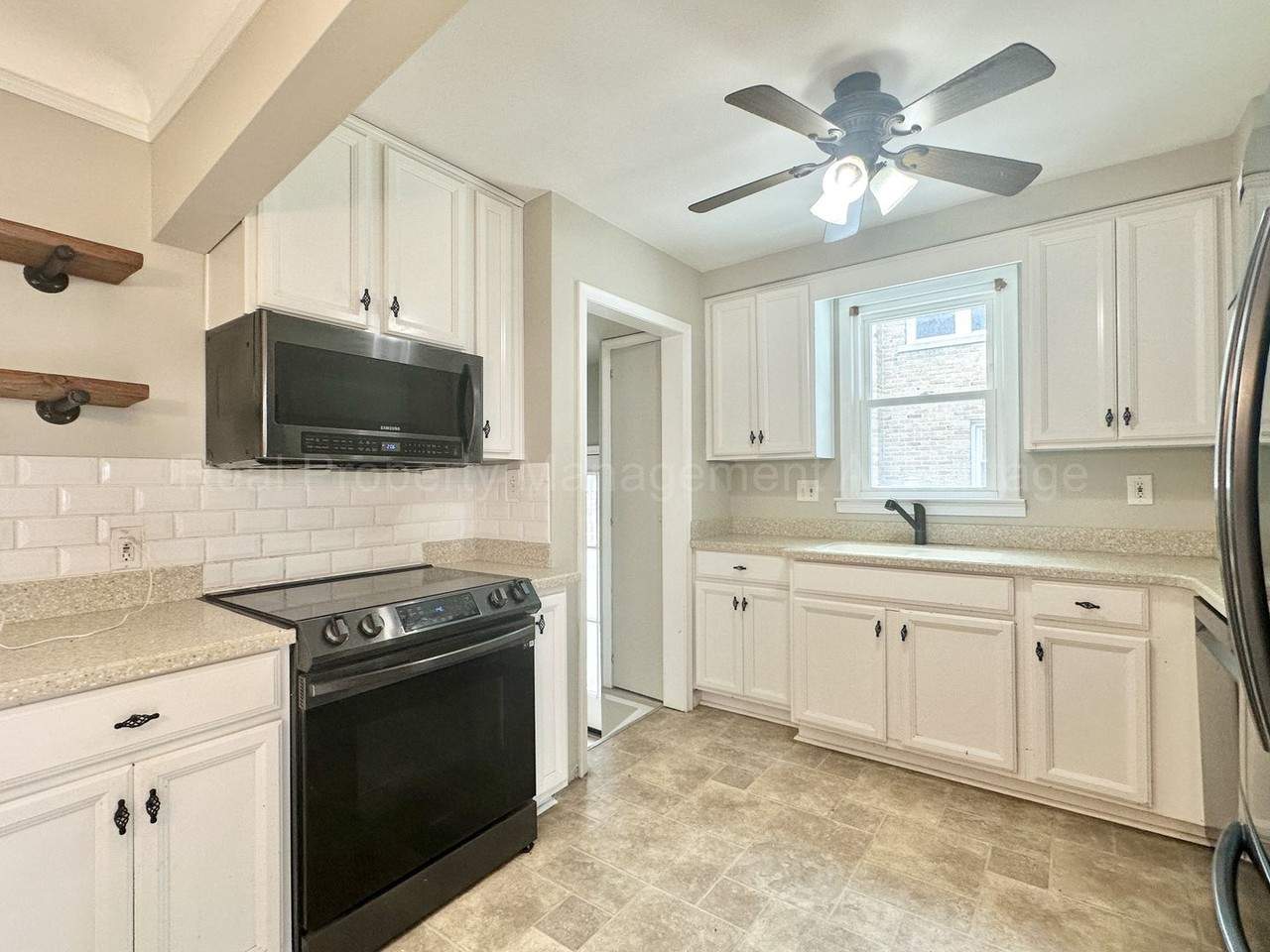1914 N Wilson Ave - Photo 7 of 32
