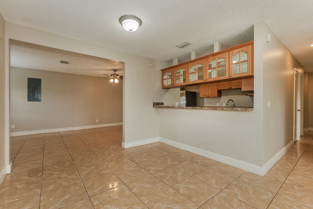 6624 N Cameron Ave - Photo 5 of 16