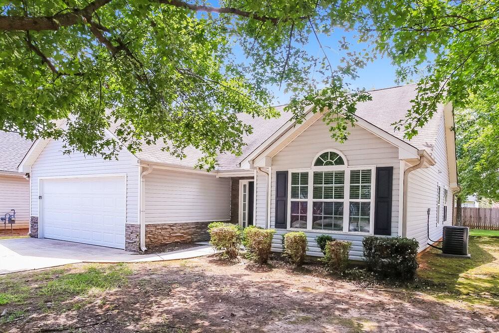 1500 Logan Ln - Photo 4 of 16