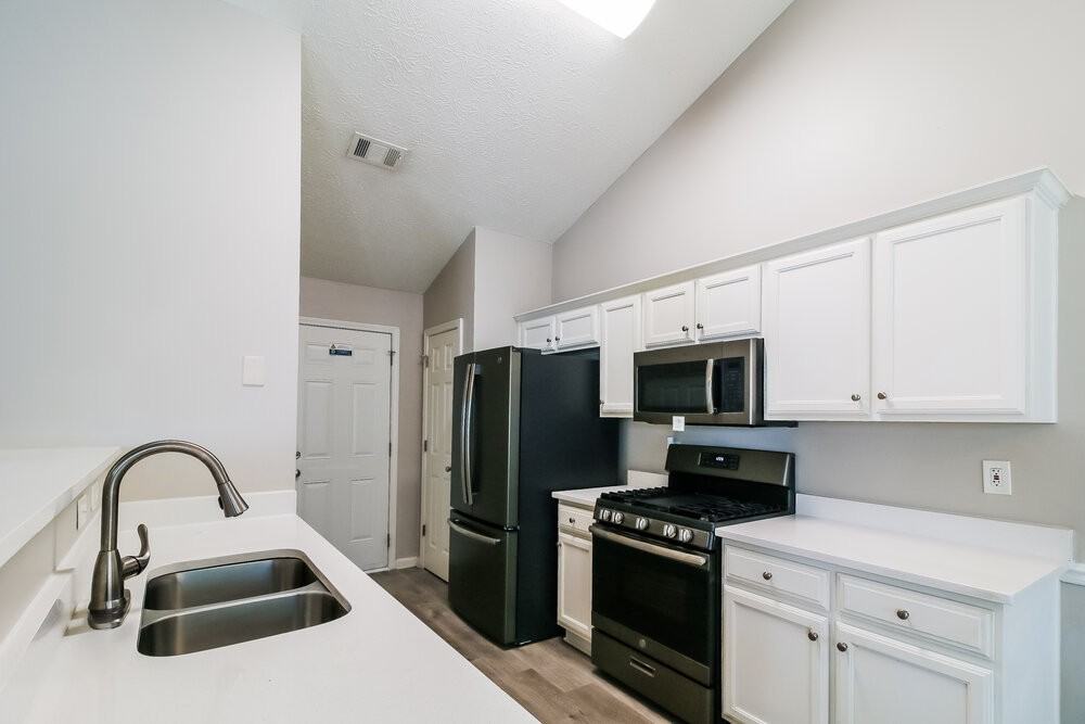 1500 Logan Ln - Photo 7 of 16