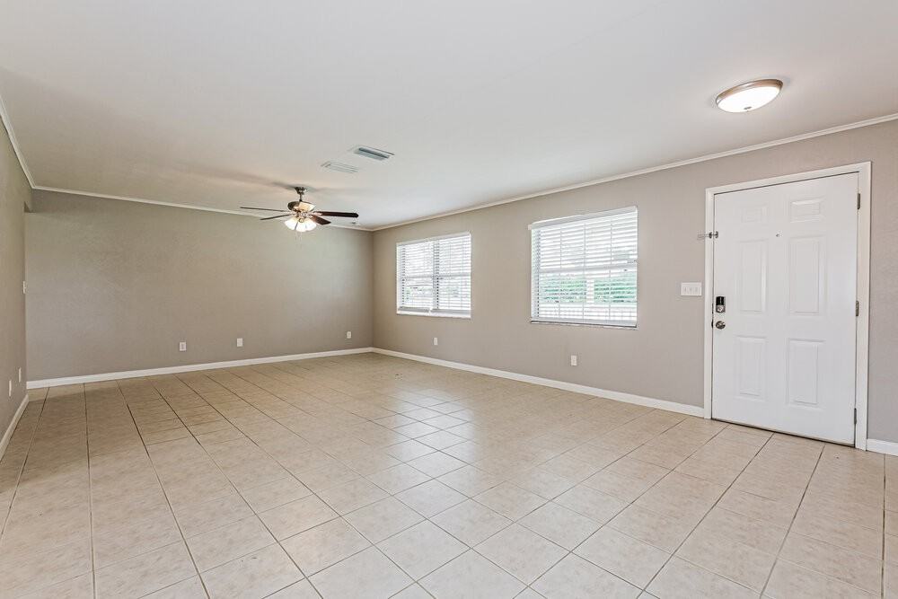 5111 19th St - Photo 3 of 16