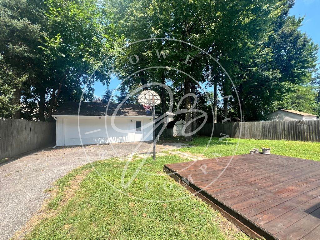 5638 Northview Dr - Photo 2 of 10