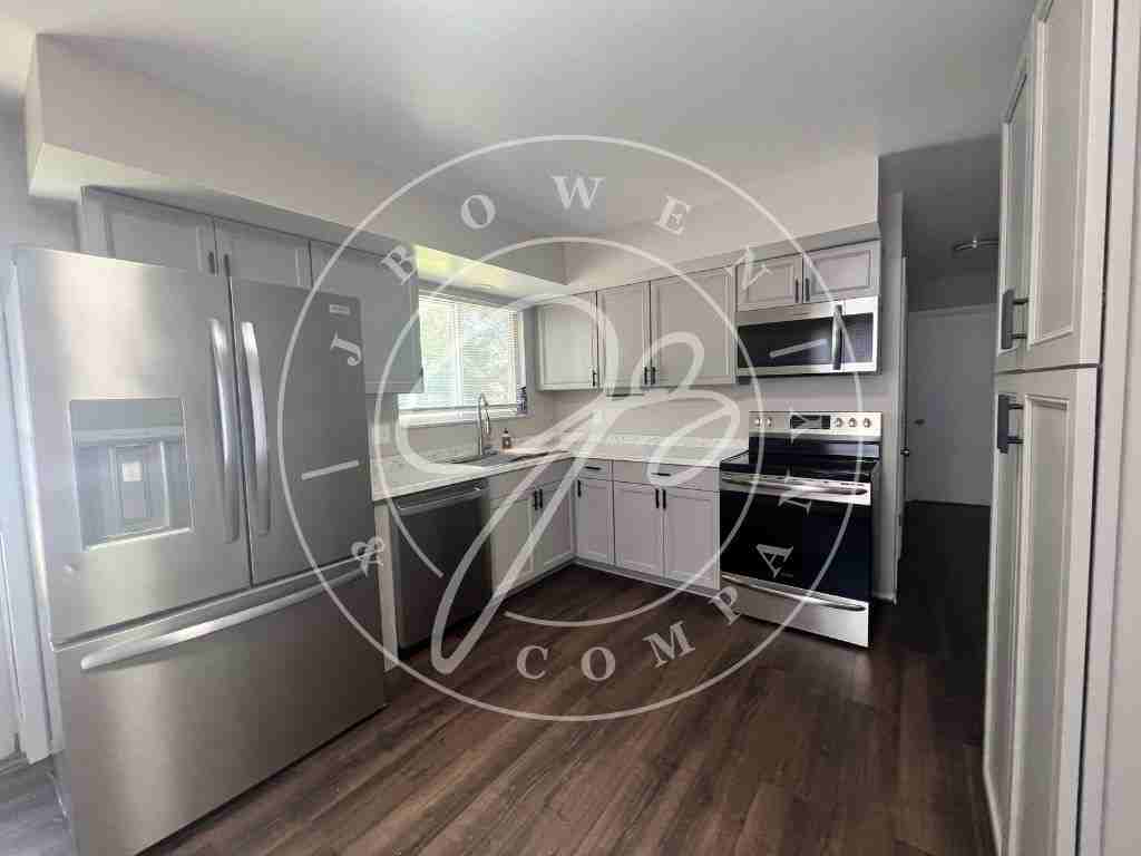 5638 Northview Dr - Photo 3 of 10