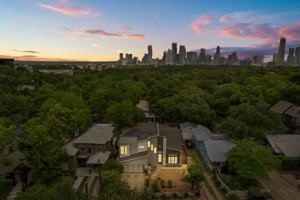 featured image of 1102 W Monroe St