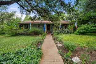 221 Park Ln - Photo 1 of 1