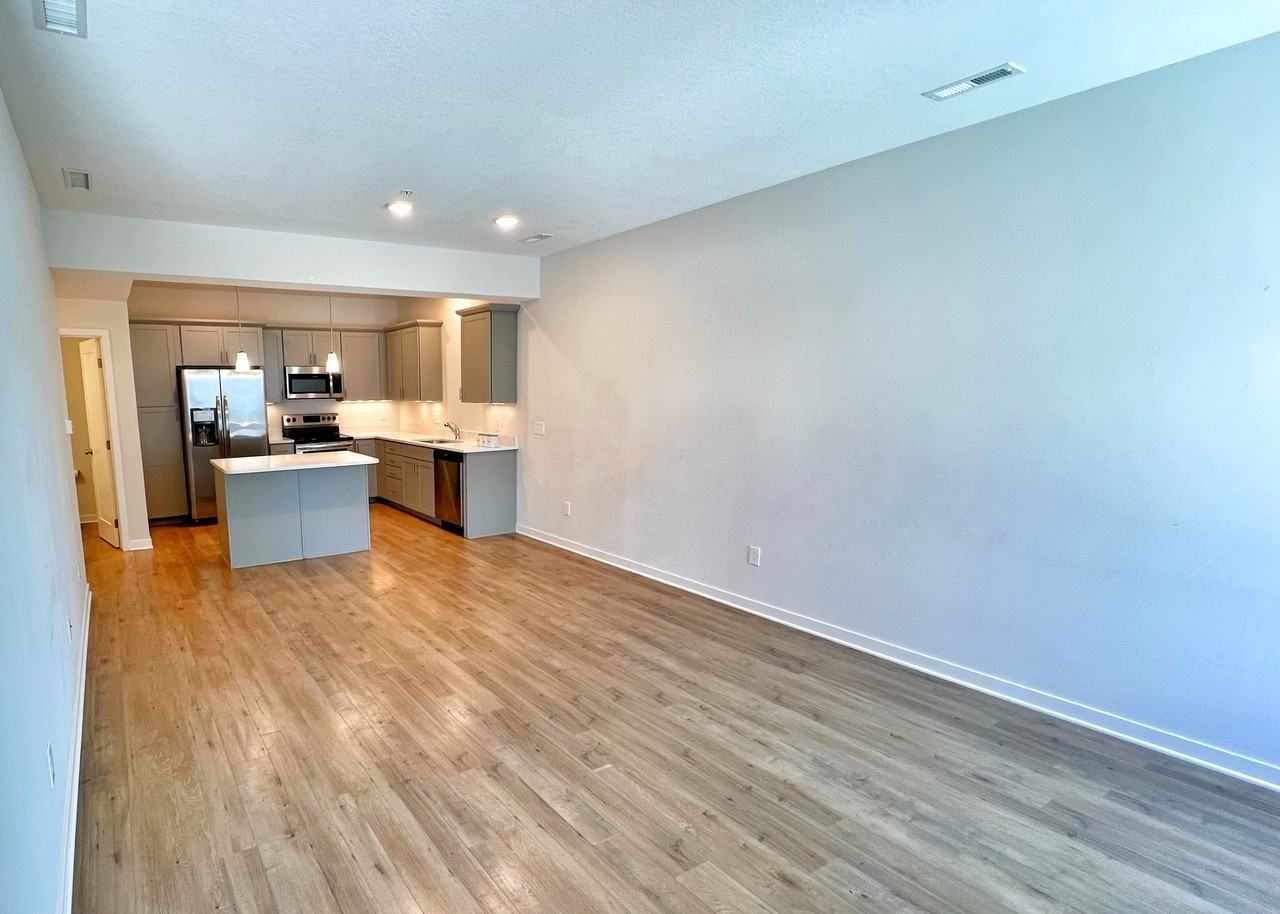 327 Northeast Otter Drive #327 - Photo 4 of 44