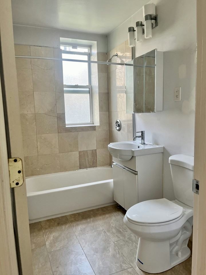 293 Grand Ave #2L - Photo 3 of 8