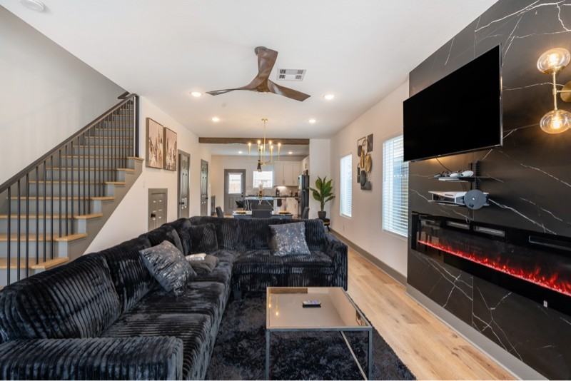 7918 Ritz St - Photo 2 of 12