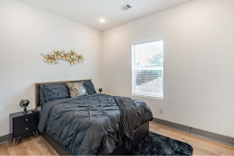 7918 Ritz St - Photo 4 of 12