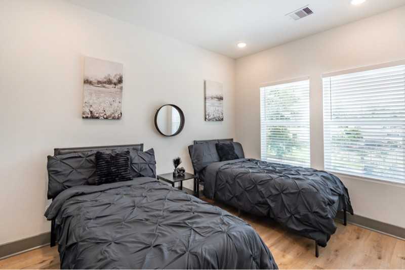 7918 Ritz St - Photo 5 of 12