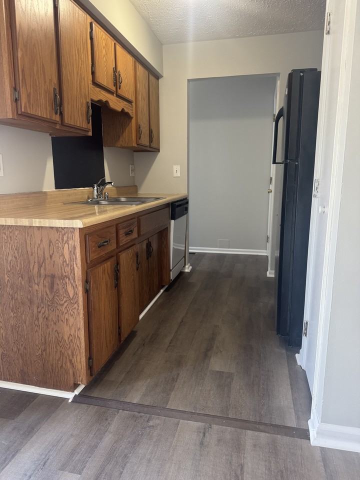 1011 Northwood - Photo 2 of 11