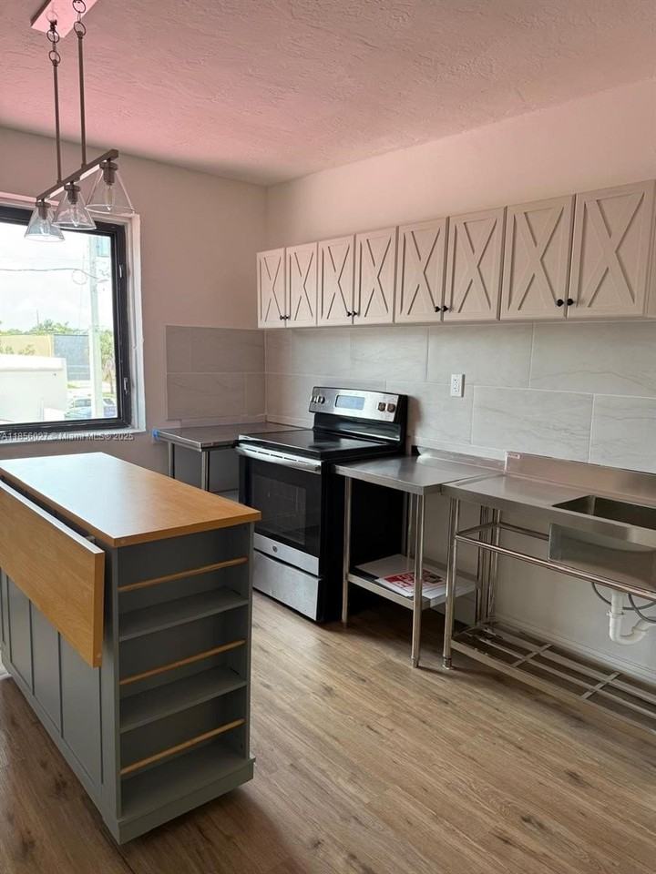 1432 Ne 163rd St #2 - Photo 3 of 18