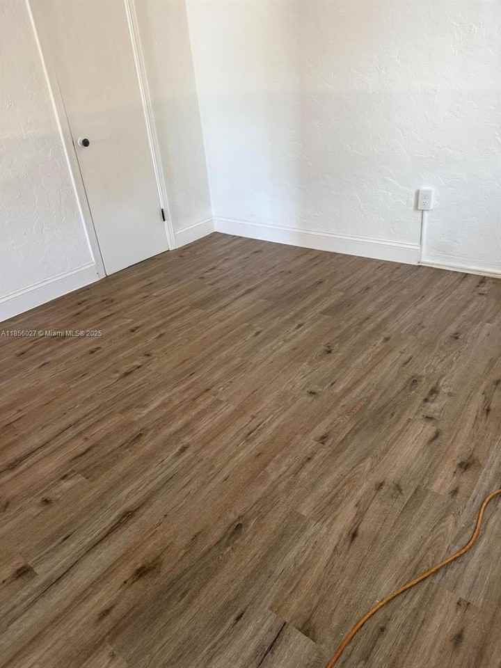 1432 Ne 163rd St #2 - Photo 5 of 18