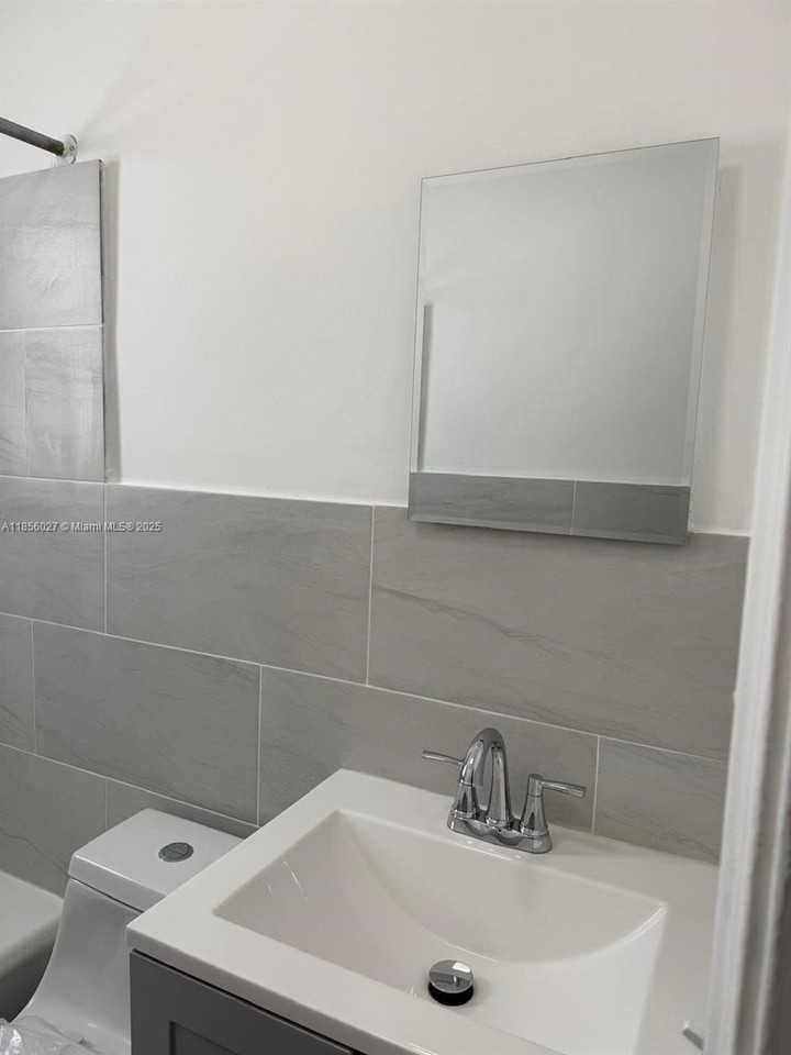 1432 Ne 163rd St #2 - Photo 7 of 18