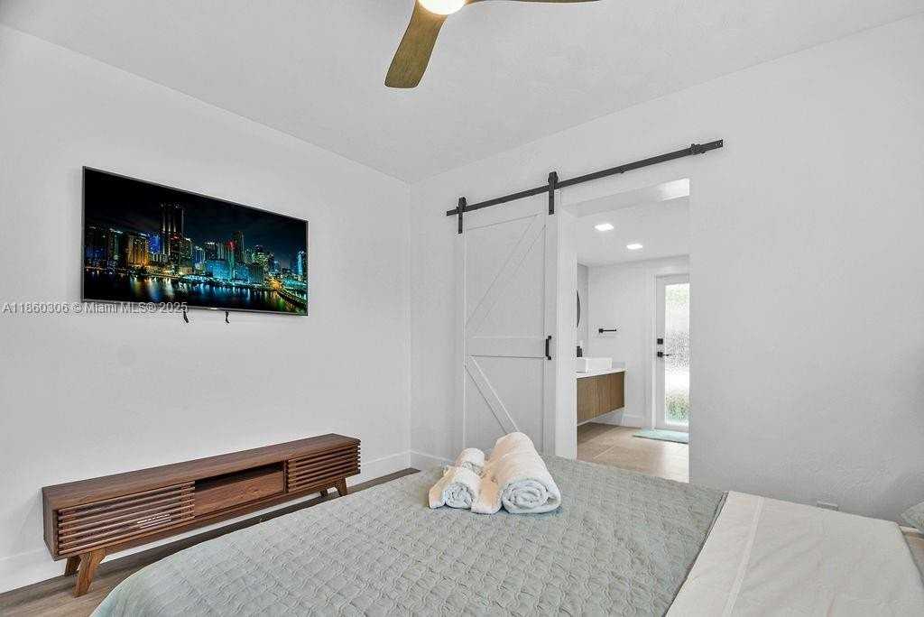 1616 Ne 16th Ave #0 - Photo 5 of 41