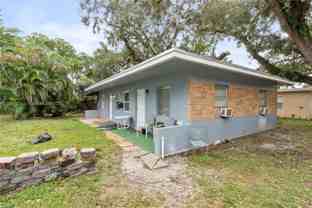 1040 Sw 28th St #4 - Photo 1 of 1