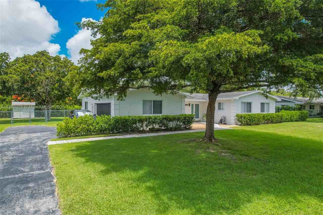 17460 Sw 85th Ave - Photo 2 of 49