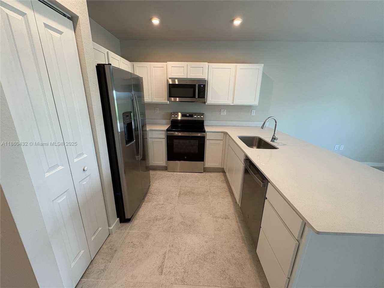 1014 West Davis Parkway #1014 - Photo 7 of 19