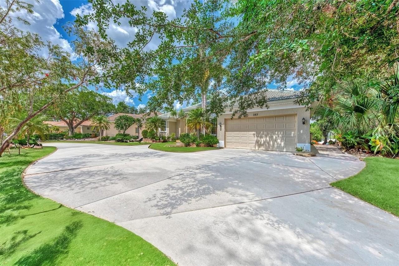 383 Cedarbrook Ct - Photo 3 of 50