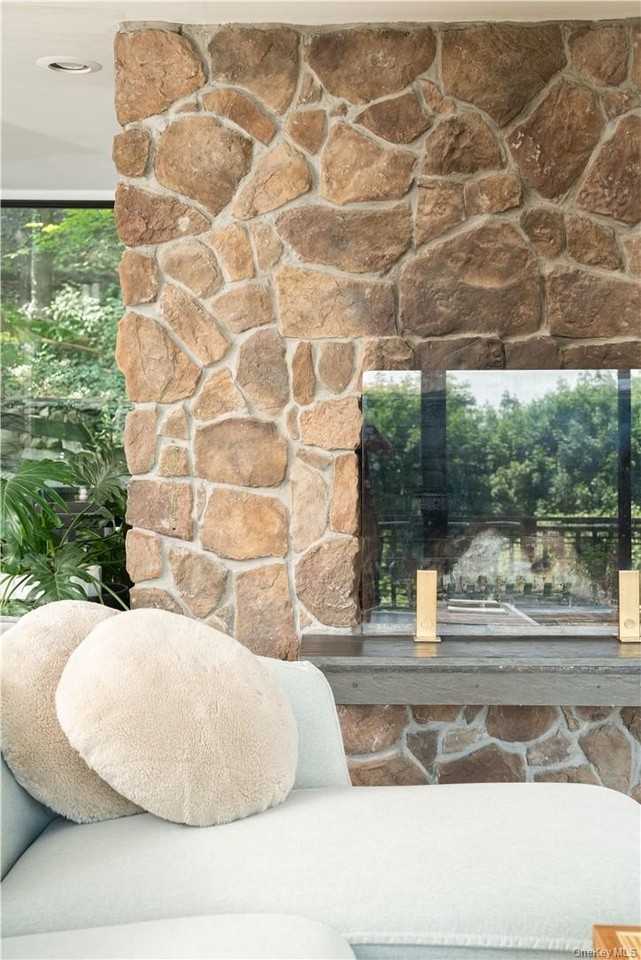 185 Tweed Blvd - Photo 7 of 33