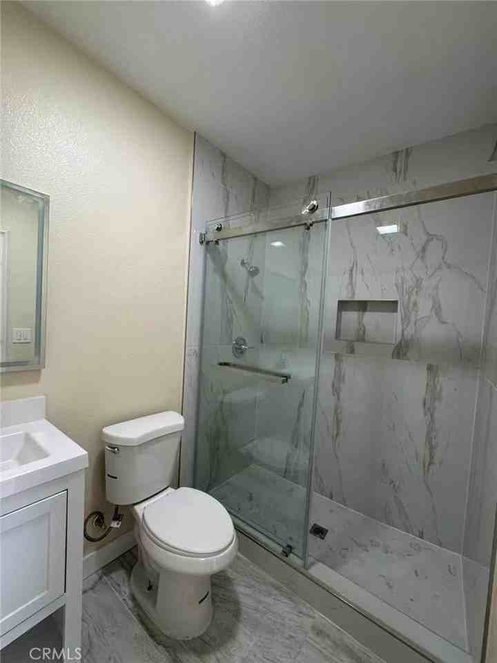 2032 Victoria Dr - Photo 5 of 11