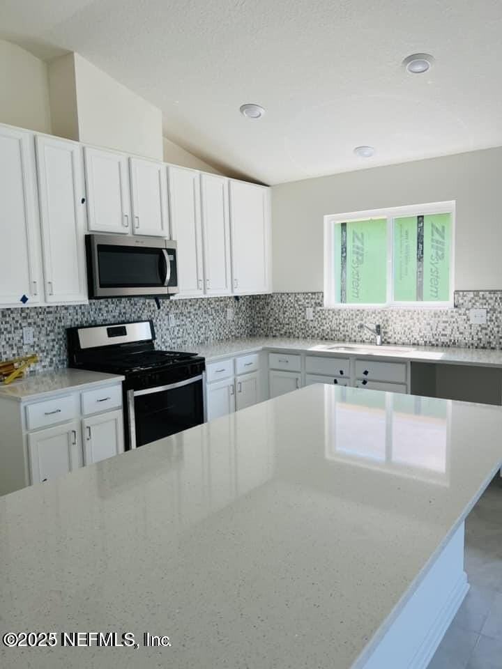 10961 Stapleton Dr - Photo 3 of 13