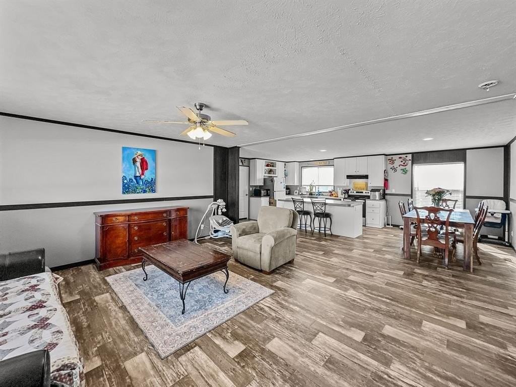 303 Mesa Rdg - Photo 4 of 21