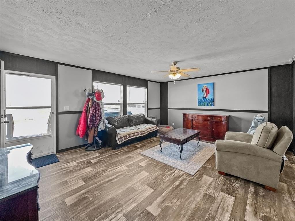 303 Mesa Rdg - Photo 5 of 21