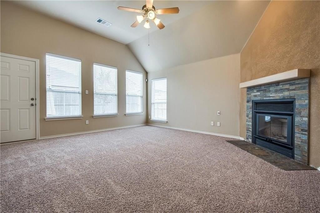 2056 Meadow View Dr - Photo 4 of 9