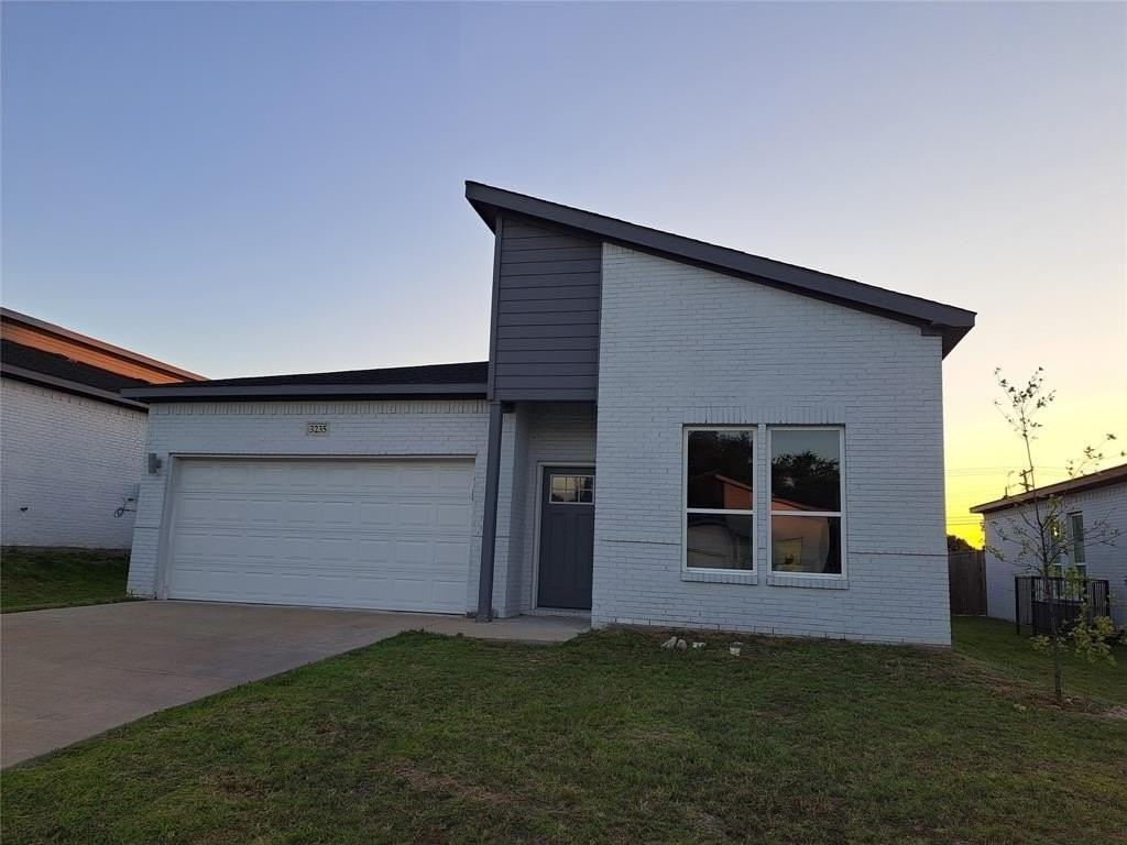 3235 Noor St - Photo 3 of 19