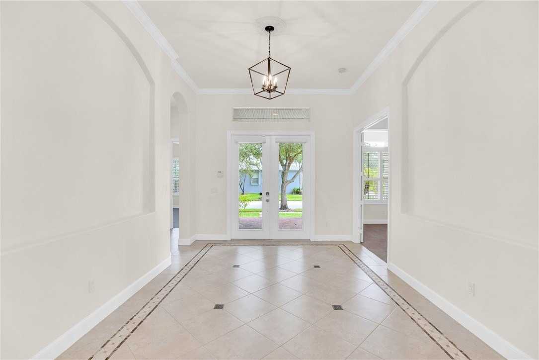 7627 S Village Sq - Photo 4 of 24