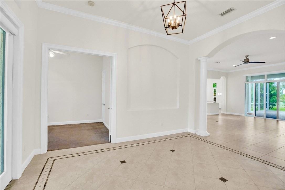 7627 S Village Sq - Photo 5 of 24