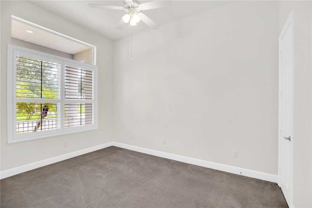 7627 S Village Sq - Photo 6 of 24