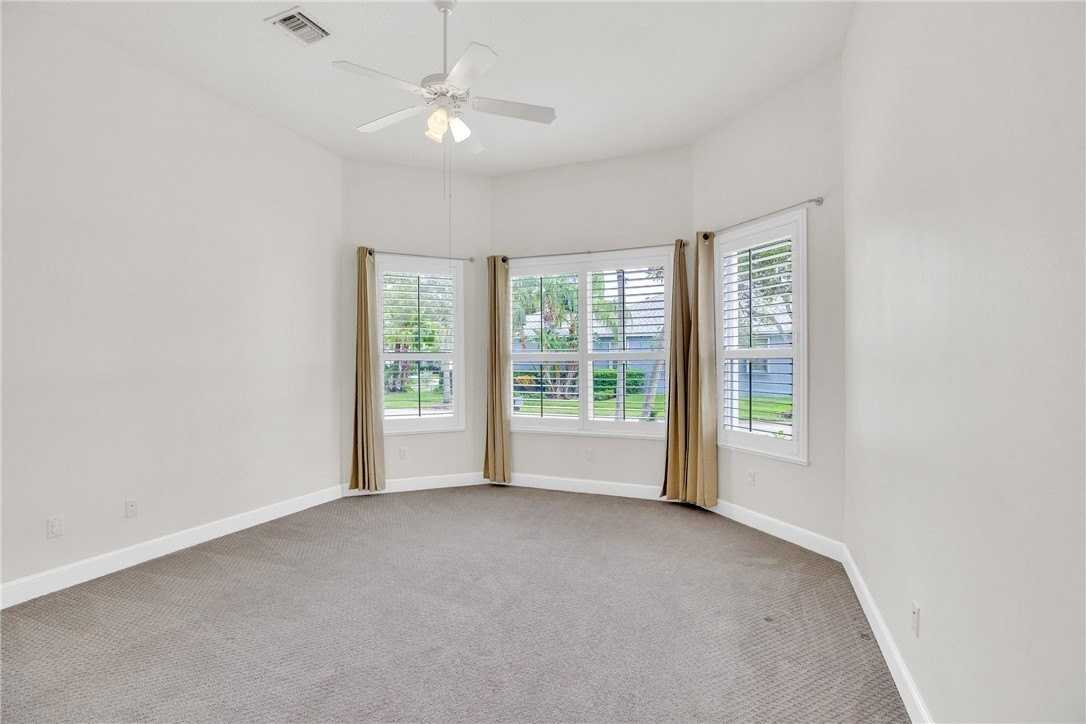 7627 S Village Sq - Photo 7 of 24