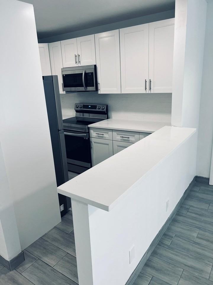 930 N 14th Ct #6 - Photo 4 of 11