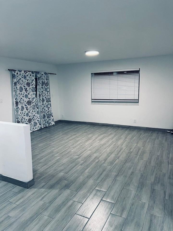 930 N 14th Ct #6 - Photo 7 of 11