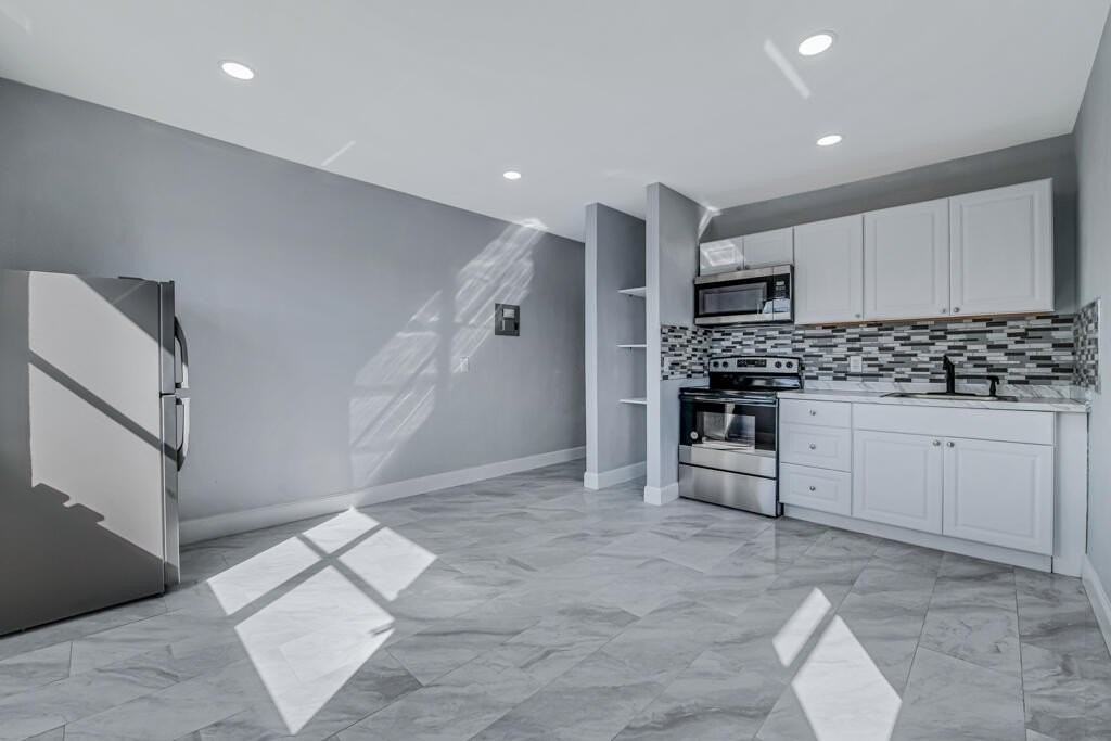 723 21st St #D - Photo 3 of 9