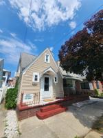 featured image of 821 Pelham Pl