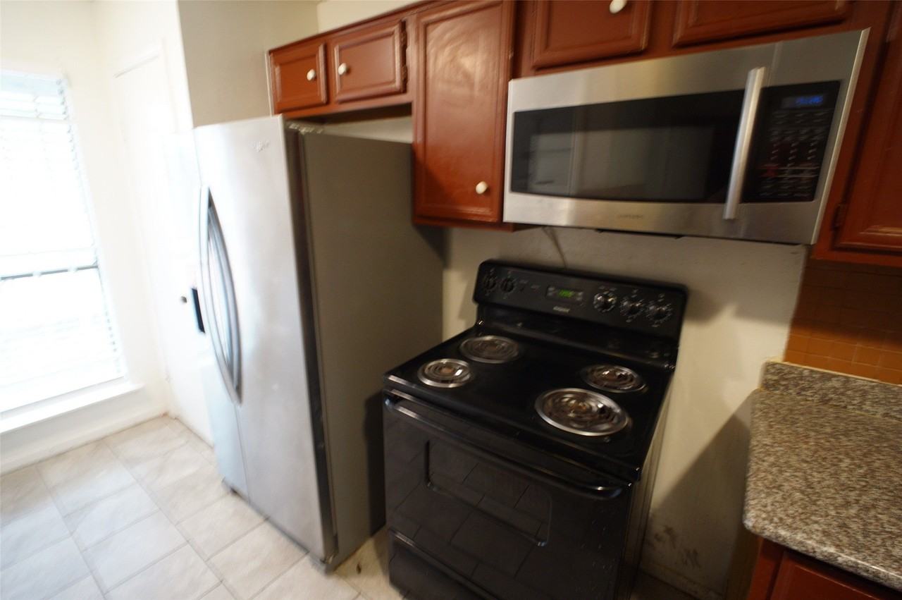 8531 Sands Point Drive - Photo 4 of 19