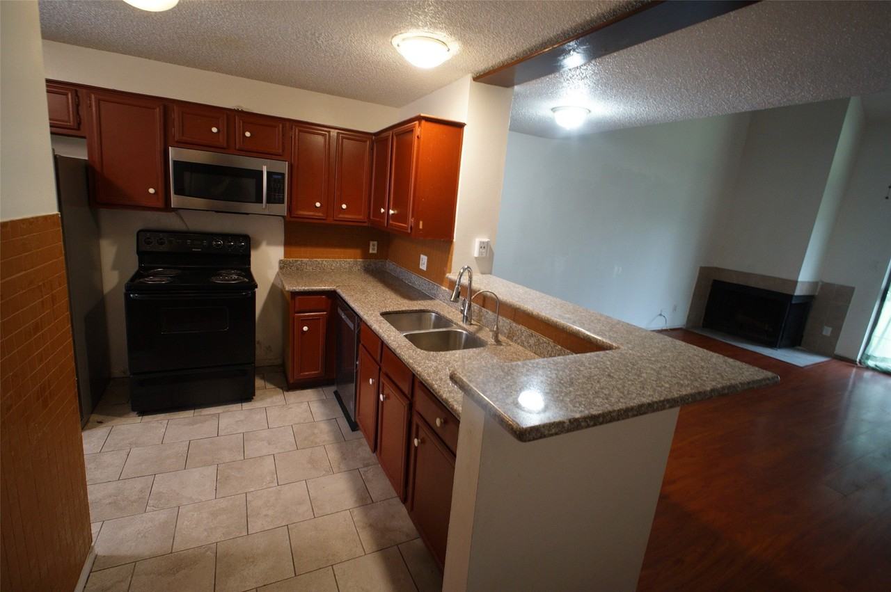 8531 Sands Point Drive - Photo 5 of 19